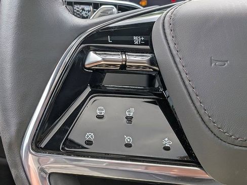 Certified 2025 Cadillac Escalade ESV Premium Luxury Platinum w/ LPO, Floor Liner Package AWD/4WD image 28