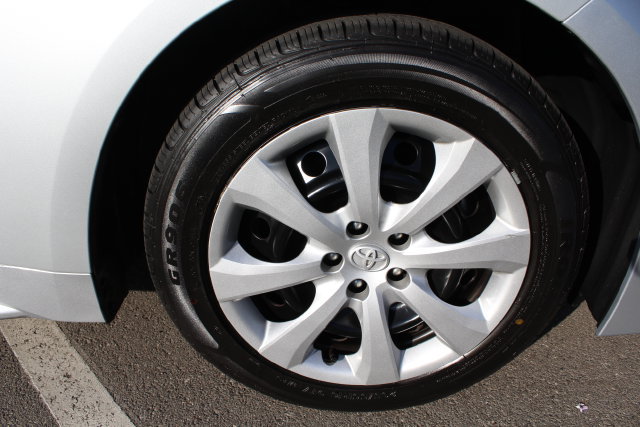 Certified 2025 Toyota Corolla LE FWD image 14