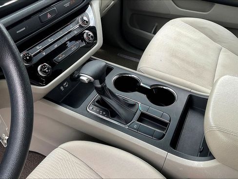 Used 2019 Kia Sedona LX FWD image 19