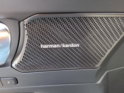 New 2025 Volvo XC40 B5 Ultra w/ Climate Package image 15