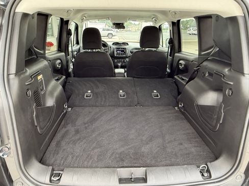 Used 2022 Jeep Renegade Latitude AWD/4WD image 15