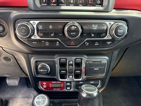 Used 2020 Jeep Gladiator Rubicon w/ Dual Top Group AWD/4WD image 26