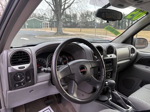 Used 2005 GMC Envoy XUV SLE image 16