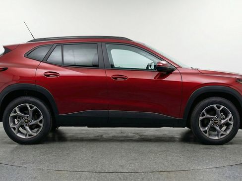 Used 2025 Chevrolet Trax LT w/ LT Convenience Package FWD image 11