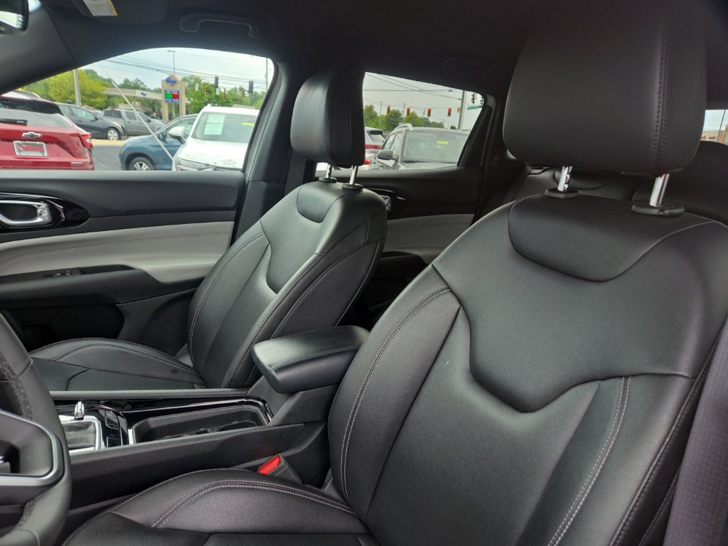 Used 2025 Jeep Compass Limited AWD/4WD image 17