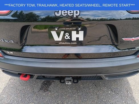 Used 2022 Jeep Cherokee Trailhawk w/ Trailer Tow Group AWD/4WD image 2