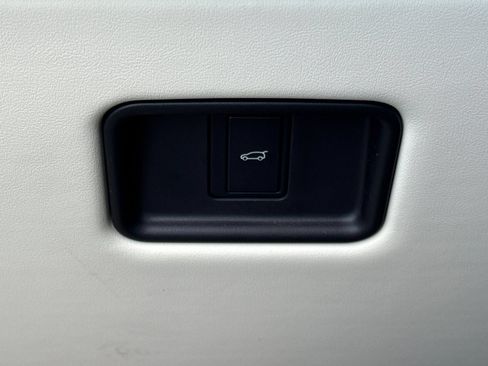 Certified 2025 Land Rover Range Rover SE AWD/4WD image 32