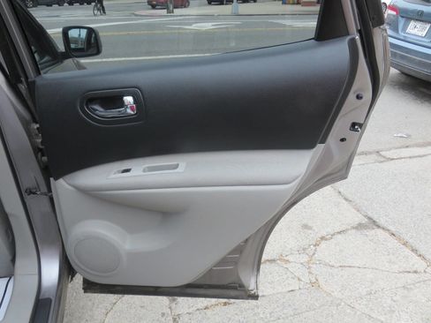 Used 2012 Nissan Rogue SV w/ Premium Pkg image 29