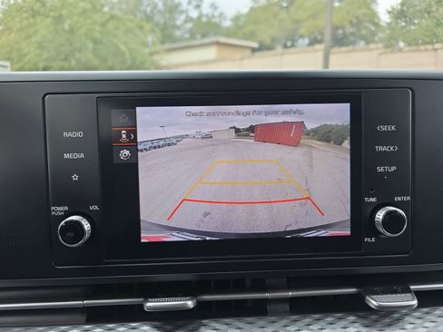 Certified 2024 Kia Carnival LX image 14