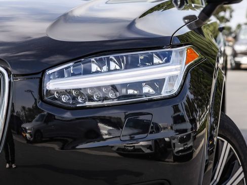 Used 2025 Volvo XC90 B6 Ultra image 2