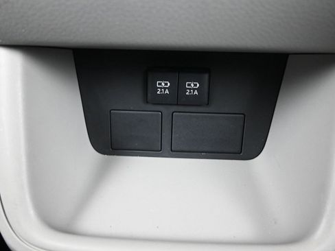 Used 2018 Toyota Highlander LE image 20