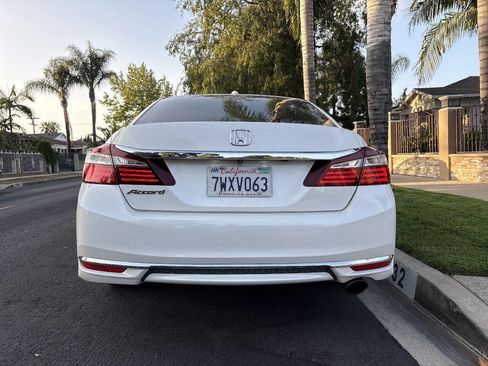 Used 2017 Honda Accord EX image 6
