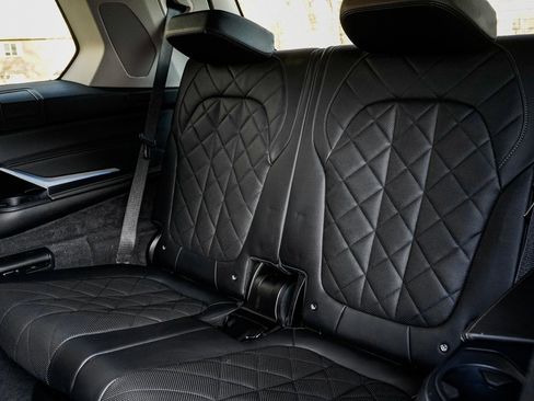 Used 2023 BMW X7 xDrive40i w/ Premium Package image 21