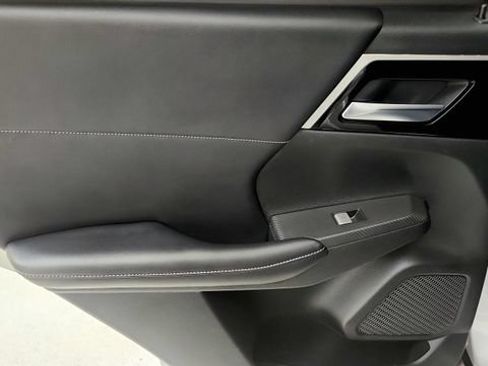 Used 2022 Mitsubishi Outlander SE AWD/4WD image 46