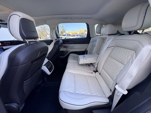 Used 2024 Lincoln Nautilus Black Label w/ Jet Appearance Package (87T) image 12