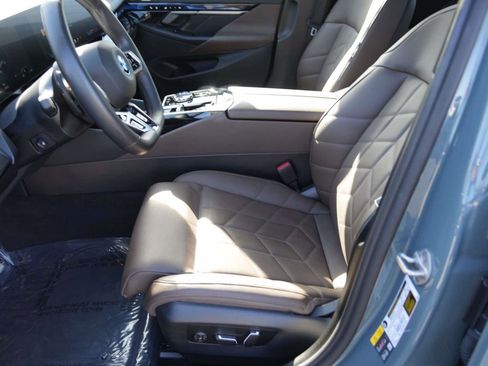 Used 2025 BMW i5 xDrive40 w/ Executive Package image 13