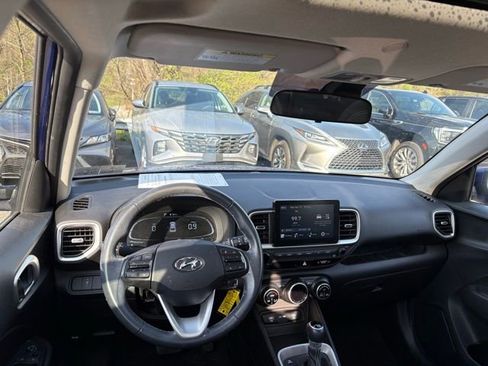 Used 2023 Hyundai Venue SEL FWD image 11