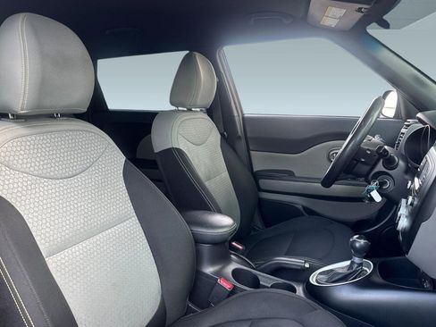 Used 2015 Kia Soul + FWD image 30