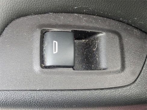 Used 2021 Chevrolet Equinox LT image 25