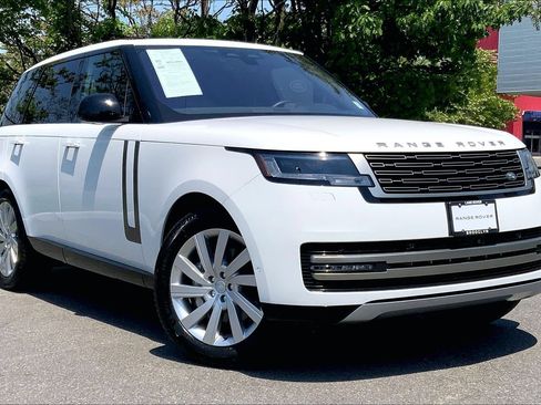 Used 2023 Land Rover Range Rover SE AWD/4WD image 2