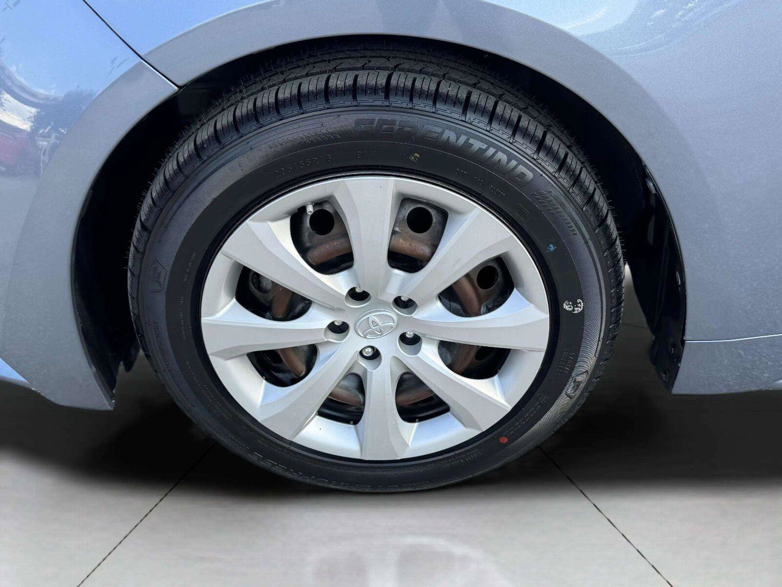 Used 2020 Toyota Corolla LE FWD image 47