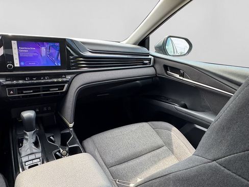 Used 2025 Toyota Camry LE FWD image 22