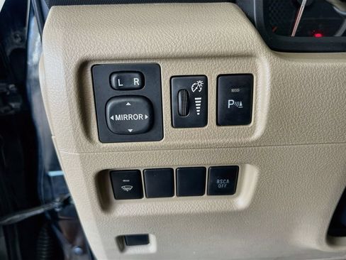 Used 2013 Toyota 4Runner SR5 AWD/4WD image 10