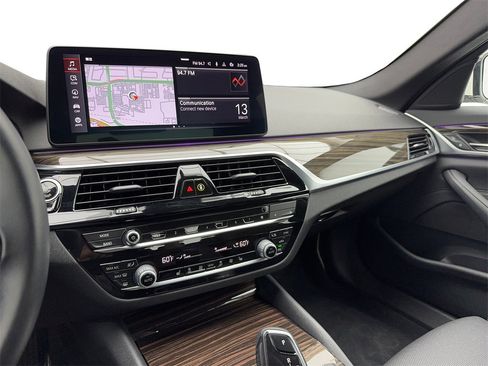 Used 2022 BMW 530i w/ Convenience Package image 25