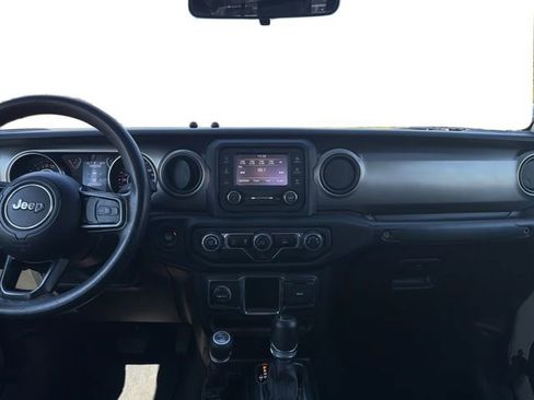 Used 2020 Jeep Gladiator Sport image 16