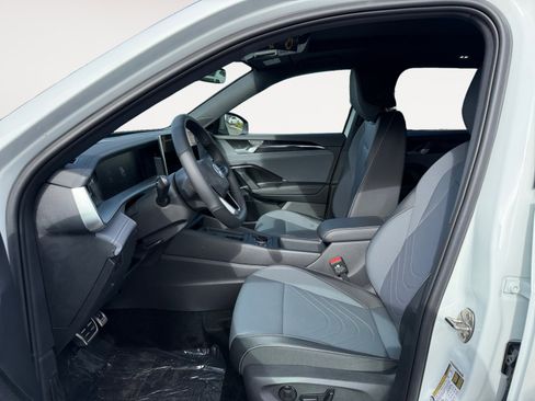 New 2026 Volkswagen Tiguan SE R-Line AWD/4WD image 10