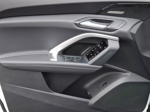 Used 2025 Audi Q5 Premium Plus image 13