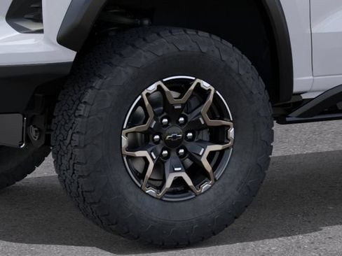 New 2026 Chevrolet Colorado ZR2 w/ Technology Package AWD/4WD image 9