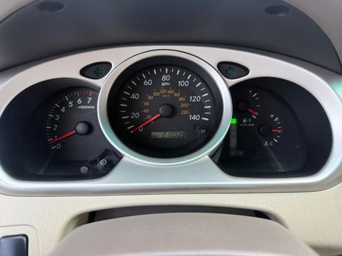 Used 2005 Toyota Highlander 4WD V6 w/ 3rd Row image 21