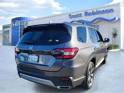 Certified 2023 Honda Pilot Elite image 4