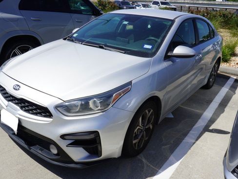Used 2019 Kia Forte LXS FWD image 4