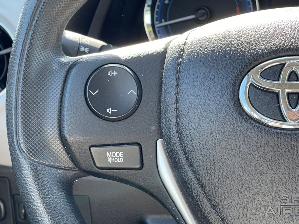 Used 2019 Toyota Corolla LE w/ Carpet Mat Package (TMS) FWD image 26