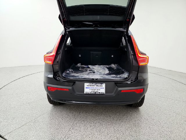 New 2026 Volvo XC40 B5 Plus w/ Protection Package Premier AWD/4WD image 19