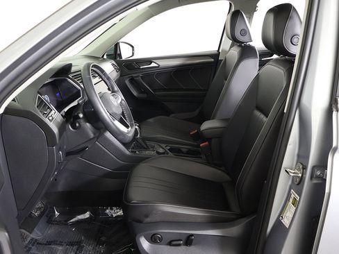 Used 2022 Volkswagen Tiguan SE image 27
