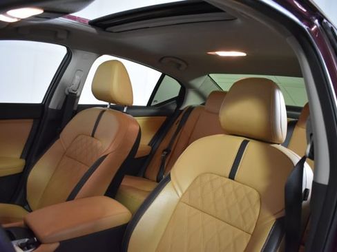 Used 2023 Nissan Sentra SV w/ SV Premium Package FWD image 10