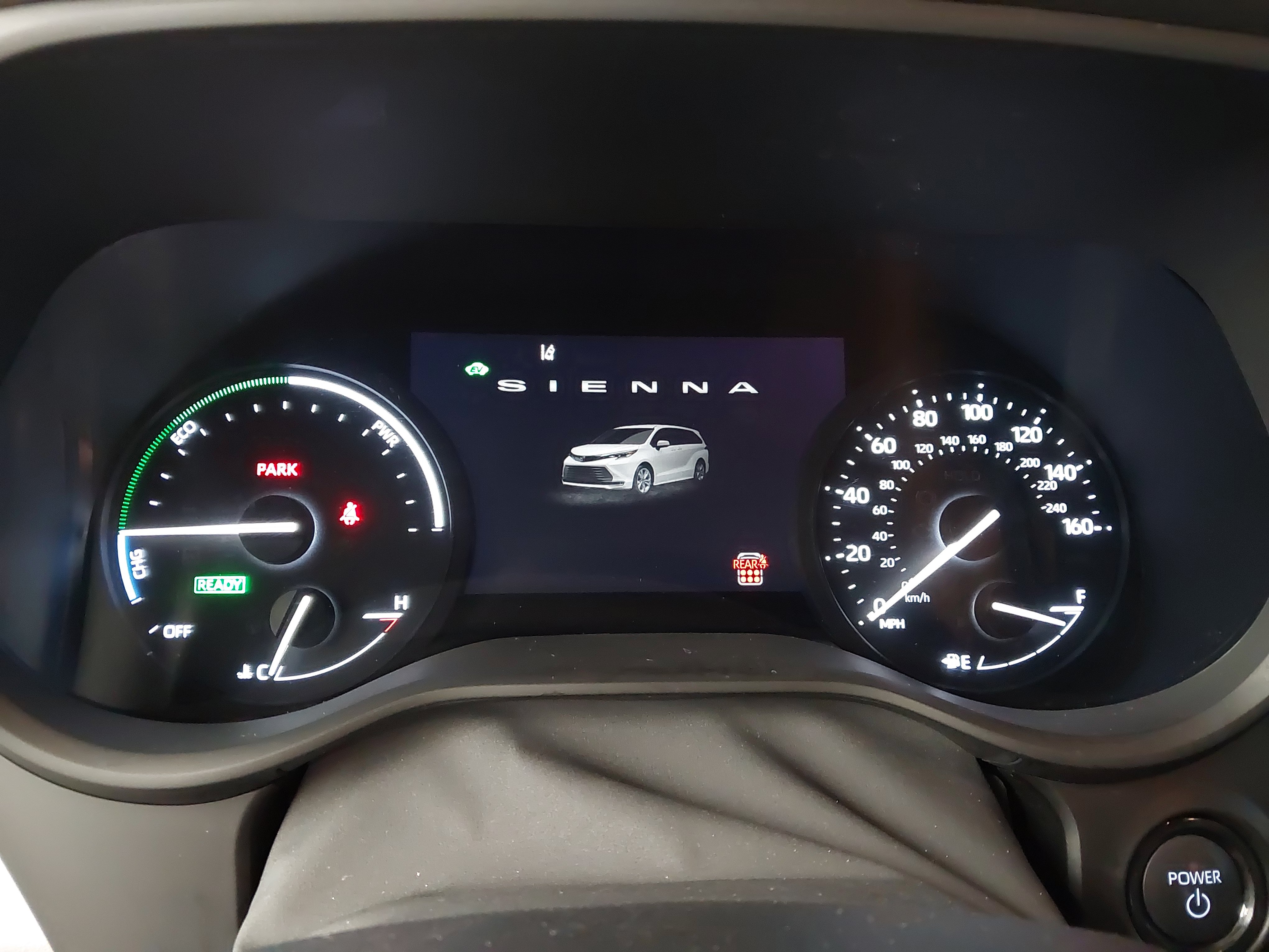 Used 2025 Toyota Sienna LE FWD image 25