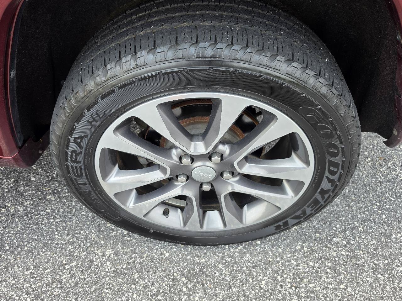 Used 2017 Jeep Grand Cherokee Overland AWD/4WD image 7