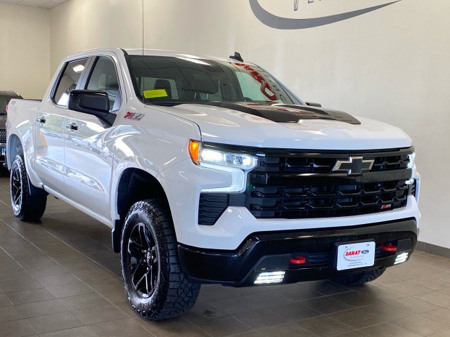 Used 2024 Chevrolet Silverado 1500 LT Trail Boss w/ Convenience Package II AWD/4WD image 2