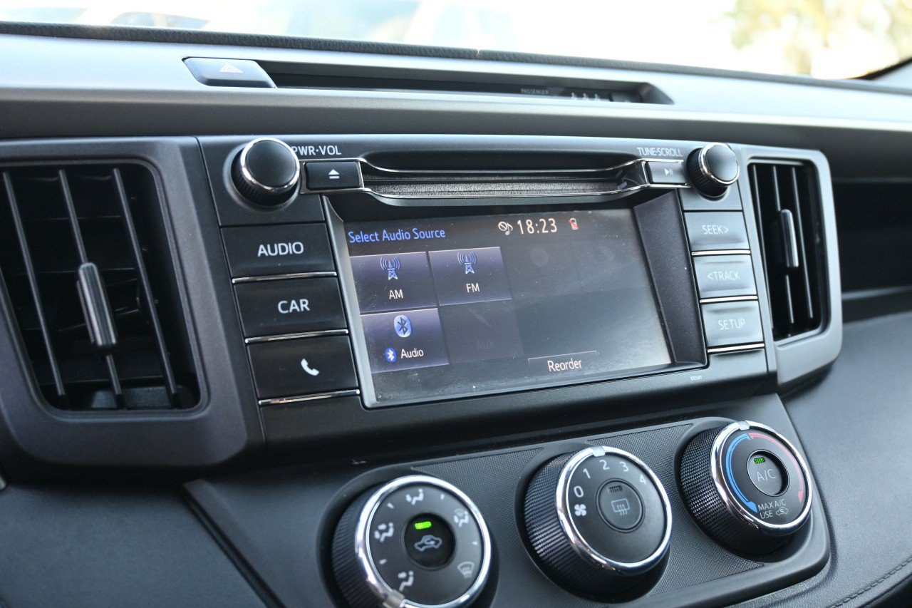 Used 2017 Toyota RAV4 LE FWD image 12