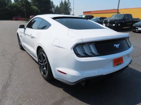 Used 2018 Ford Mustang Coupe RWD image 5