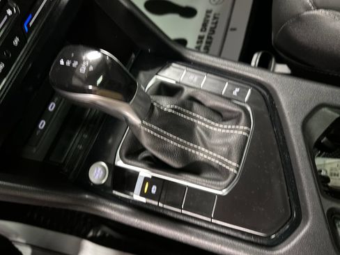 Used 2025 Volkswagen Taos SE FWD image 18