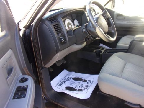 Used 2009 Dodge Dakota Big Horn image 2