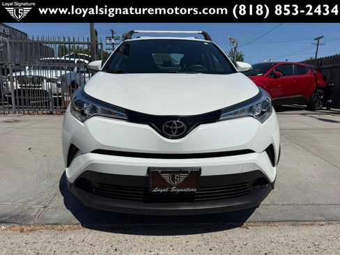 Used 2018 Toyota C-HR XLE FWD image 2