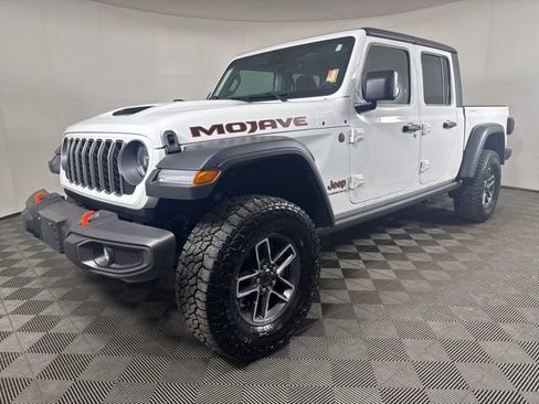 Used 2025 Jeep Gladiator Mojave w/ Convenience Group AWD/4WD image 8