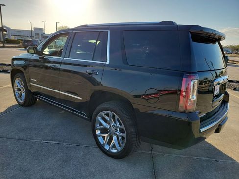 Used 2020 GMC Yukon Denali w/ Denali Premium Package image 4