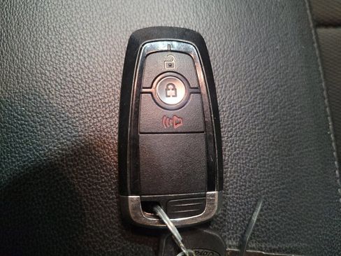 Used 2018 Ford Explorer XLT AWD/4WD image 32